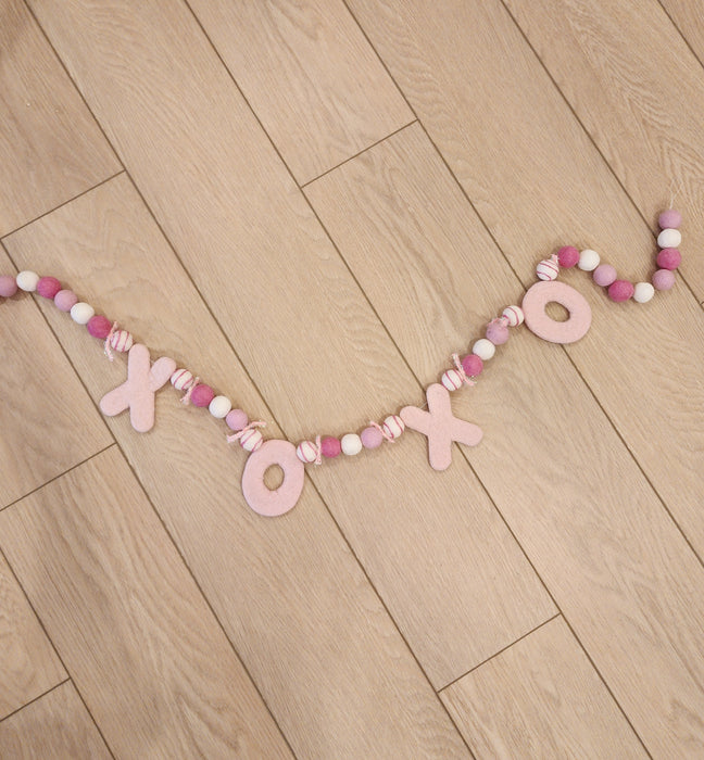 Pink XOXO Valentine's garland